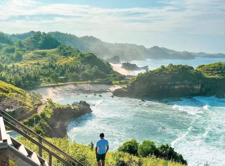 Liburan Rombongan di Jogja Lebih Nyaman dengan Sewa HiAce